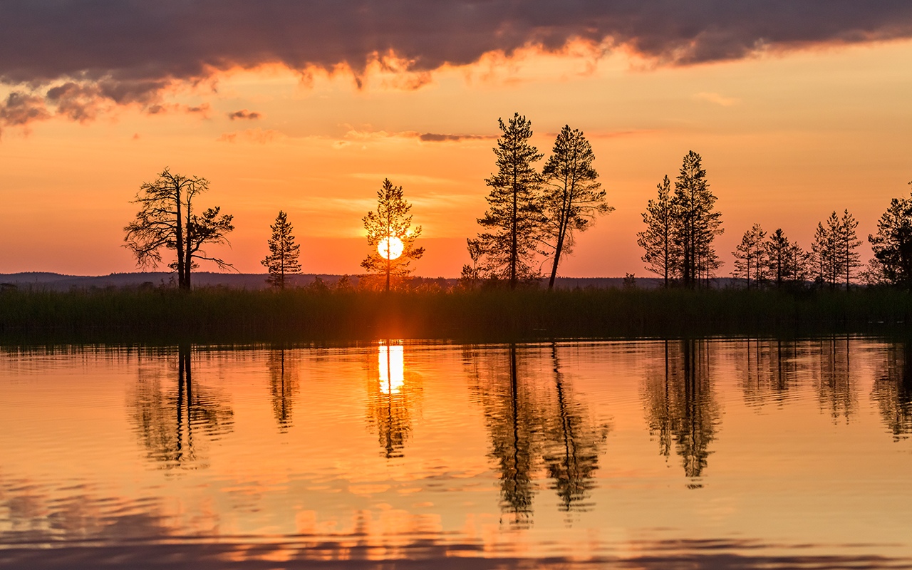 Закат на озере Пайкъярви